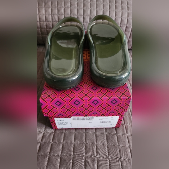 Tory Burch Stylish Olive Green Slide Sandals - Picture 2 of 6